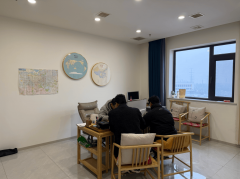 <strong>施工尺度化取材料环保性显著优于市场平</strong>